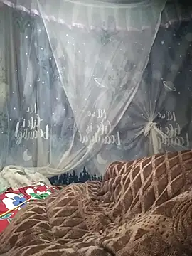 Snapshot of buddy-sexy chatting on 11-04-25, 02:27 buddy-sexy online show from 11-04-25, 02:27