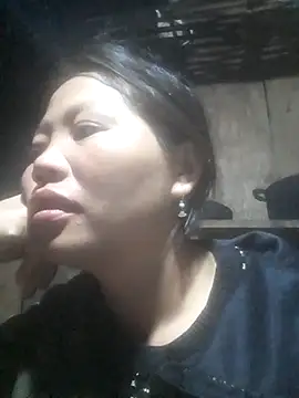 Snapshot of bree-zz chatting on 10-25-25, 09:42 bree-zz online show from 10-25-25, 09:42