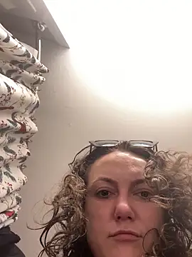 sexybriiiixoxo online show from 04-21-26, 02:51