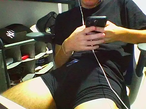 Snapshot of AlbertoRuiz086 chatting on 10-25-25, 07:49 AlbertoRuiz086 online show from 10-25-25, 07:49