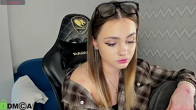 KarinaBroks online show from 11-12-25, 01:00