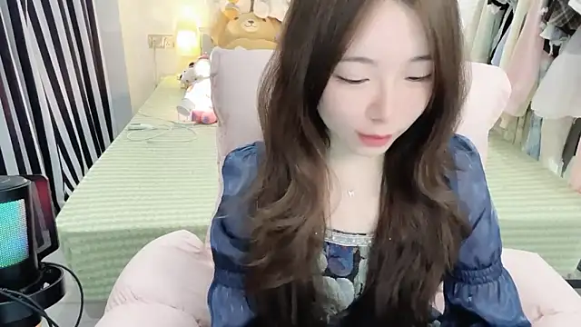 Snapshot of Gardenia-222 chatting on 12-18-25, 01:39 Gardenia-222 online show from 12-18-25, 01:39