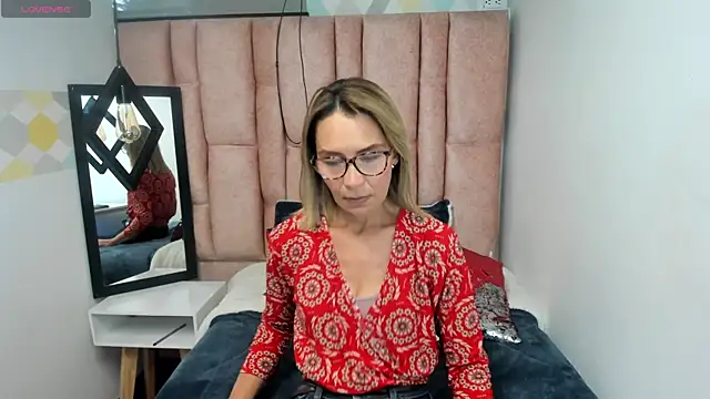 Issa Milf   online show from 04-25-26, 01:36