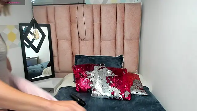 Issa Milf   online show from 04-25-26, 01:41