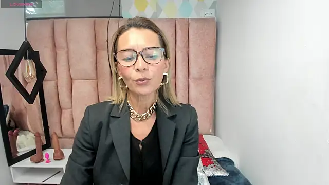 Issa Milf   online show from 04-27-26, 04:49