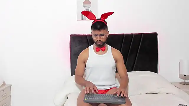 Taylormaccurdy  online show from 10-31-25, 01:45