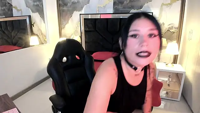 SusanVilla online show from 04-13-26, 08:47