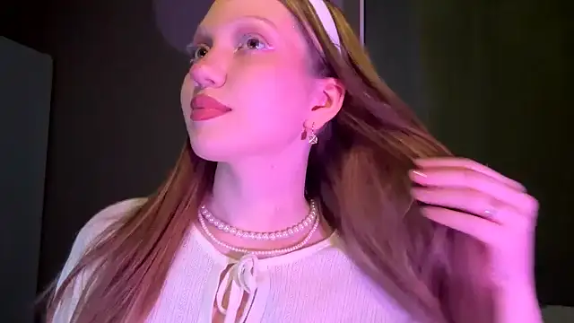 EmiIyKitty online show from 10-29-25, 07:15