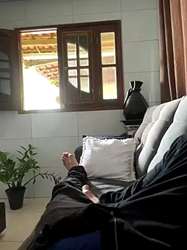 Snapshot of MCLZK chatting on 10-31-25, 05:58 MCLZK online show from 10-31-25, 05:58