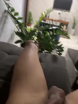 Snapshot of MCLZK chatting on 11-01-25, 08:11 MCLZK online show from 11-01-25, 08:11