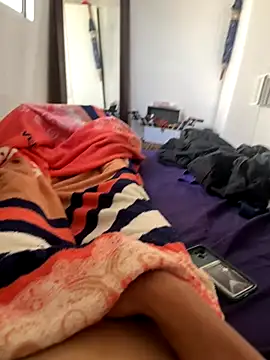 Snapshot of MCLZK chatting on 11-08-25, 05:45 MCLZK online show from 11-08-25, 05:45