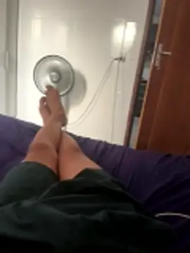 Snapshot of MCLZK chatting on 11-12-25, 06:19 MCLZK online show from 11-12-25, 06:19