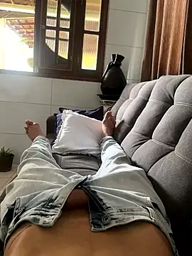 Snapshot of MCLZK chatting on 01-08-26, 05:48 MCLZK online show from 01-08-26, 05:48