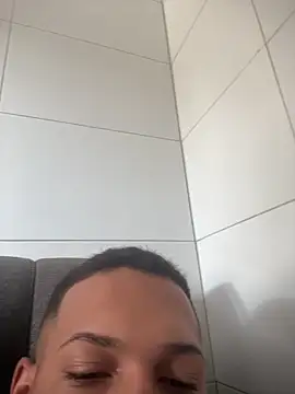 Snapshot of MCLZK chatting on 04-13-26, 05:40 MCLZK online show from 04-13-26, 05:40