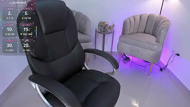 Snapshot of zharaa_fox chatting on 11-18-25, 03:56 zharaa fox online show from 11-18-25, 03:56