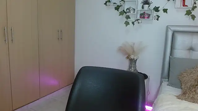 mia star 2 online show from 02-06-26, 09:23