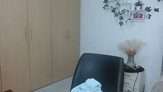 mia star 2 online show from 04-30-26, 09:37