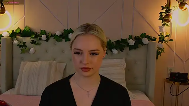 EllyLinn online show from 04-10-26, 05:06