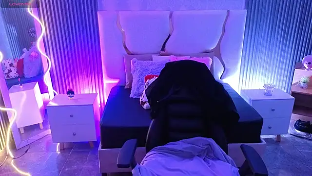 Ixchel tay online show from 04-15-26, 03:24