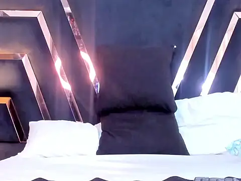 Bria Moon online show from 10-16-25, 01:56