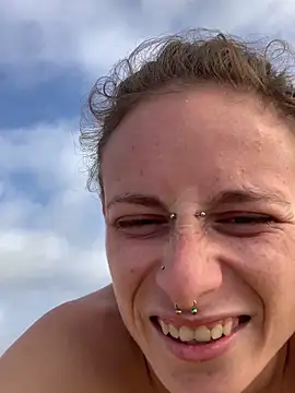 Snapshot of GoldenPussy1329 chatting on 10-14-25, 03:35 GoldenPussy1329 online show from 10-14-25, 03:35