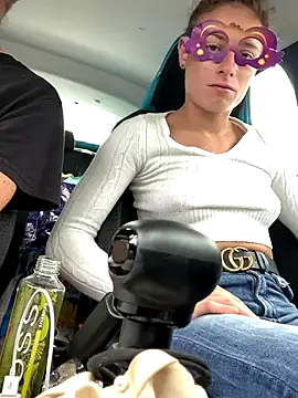 Snapshot of GoldenPussy1329 chatting on 10-15-25, 10:04 GoldenPussy1329 online show from 10-15-25, 10:04