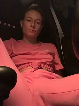 GoldenPussy1329 online show from 11-11-25, 08:31