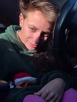 GoldenPussy1329 online show from 11-18-25, 07:57