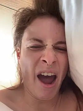 GoldenPussy1329 online show from 02-22-26, 04:16