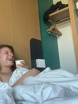 GoldenPussy1329 online show from 04-23-26, 08:46