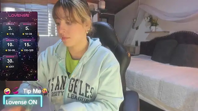 Snapshot of sophialyh_1 chatting on 05-15-26, 12:34 sophialyh 1 online show from 05-15-26, 12:34