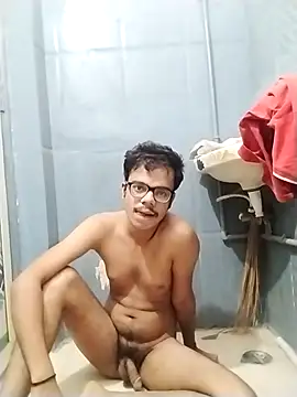 Snapshot of sexybobby13 chatting on 11-11-25, 08:47 sexybobby13 online show from 11-11-25, 08:47