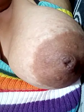 Hotmommax online show from 04-22-26, 12:50