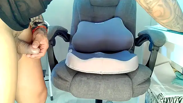 Snapshot of Jockstrap3x chatting on 06-15-26, 11:34 Jockstrap3x online show from 06-15-26, 11:34
