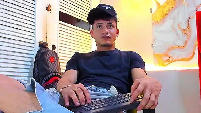 daniscot online show from 11-28-25, 04:04