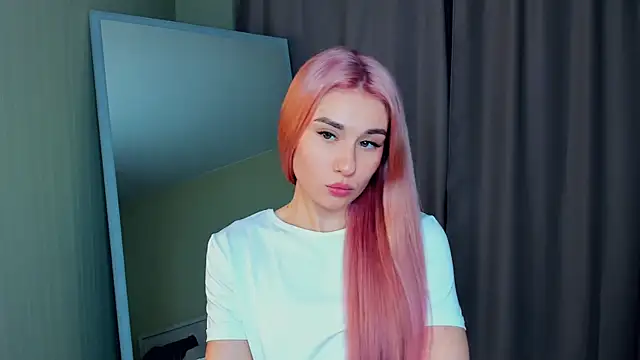 Snapshot of MinaRuzzo chatting on 12-05-25, 05:49 MinaRuzzo online show from 12-05-25, 05:49