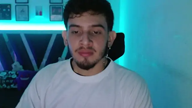 Snapshot of Sebasxxl12 chatting on 10-15-25, 04:40 Sebasxxl12 online show from 10-15-25, 04:40