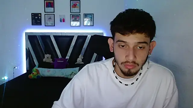 Snapshot of Sebasxxl12 chatting on 12-18-25, 05:57 Sebasxxl12 online show from 12-18-25, 05:57