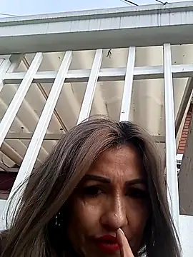 chloe  Jones  online show from 11-10-25, 12:15