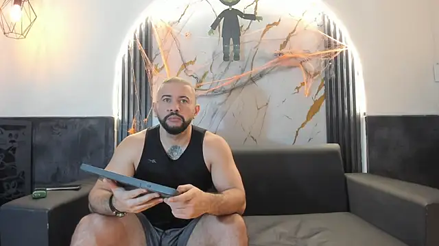 Snapshot of isaac_franko chatting on 10-27-25, 08:57 isaac franko online show from 10-27-25, 08:57