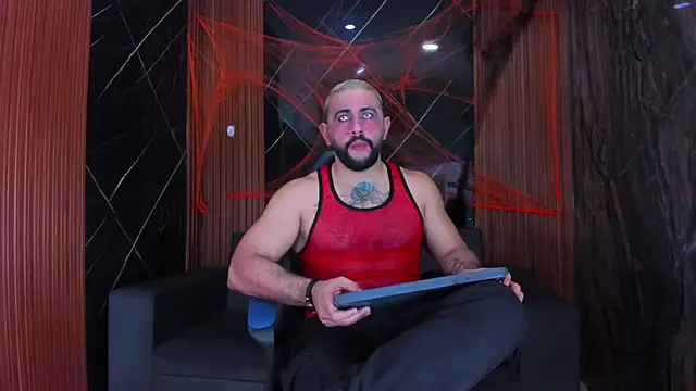 Snapshot of isaac_franko chatting on 10-31-25, 08:32 isaac franko online show from 10-31-25, 08:32