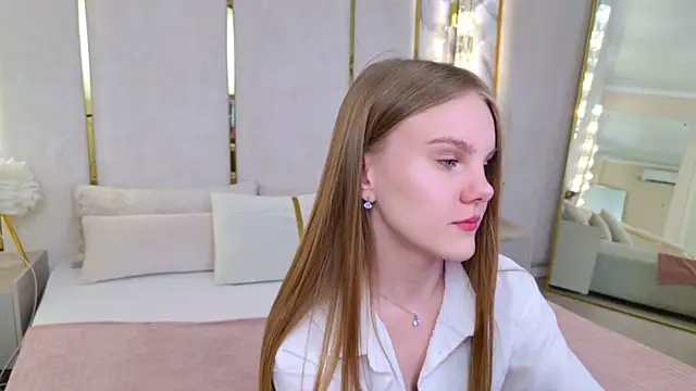 Lili Lohan online show from 06-10-26, 04:45