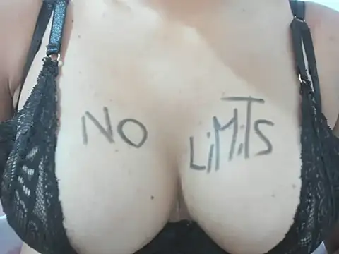 Snapshot of Valentinahot7 chatting on 11-27-25, 01:02 Valentinahot7 online show from 11-27-25, 01:02