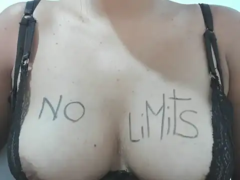 Snapshot of Valentinahot7 chatting on 12-16-25, 04:01 Valentinahot7 online show from 12-16-25, 04:01