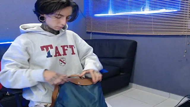 Kuregari xs online show from 11-16-25, 10:59