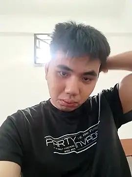 Snapshot of henry9933 chatting on 09-28-25, 01:44 henry9933 online show from 09-28-25, 01:44