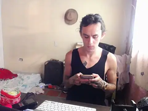 Snapshot of monroedelrey chatting on 10-24-25, 04:47 monroedelrey online show from 10-24-25, 04:47