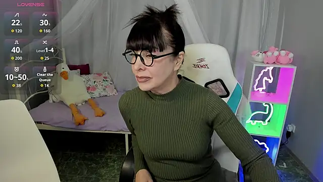 Snapshot of LindaRomero chatting on 10-08-25, 09:18 LindaRomero online show from 10-08-25, 09:18