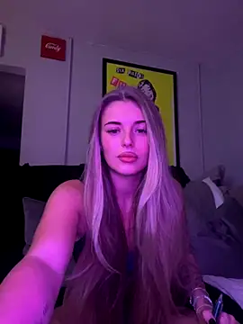 Snapshot of EllieEllxx chatting on 10-02-25, 08:16 EllieEllxx online show from 10-02-25, 08:16