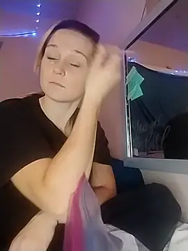 Snapshot of Queen2454 chatting on 10-20-25, 07:58 Queen2454 online show from 10-20-25, 07:58